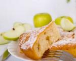 Простой рецепт шарлотки с яблоками в духовке и мультиварке